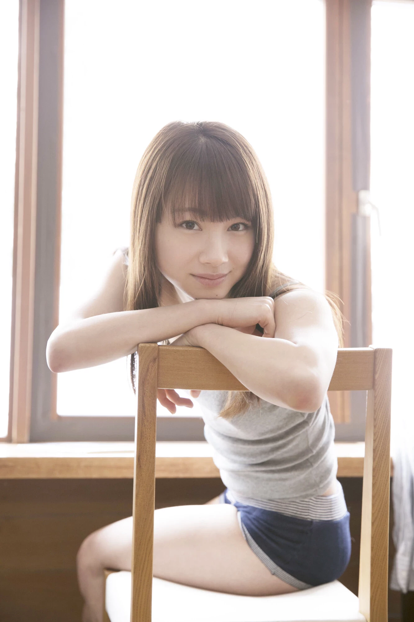 石田亜佑美 露出灿烂甜笑 征服粉丝心